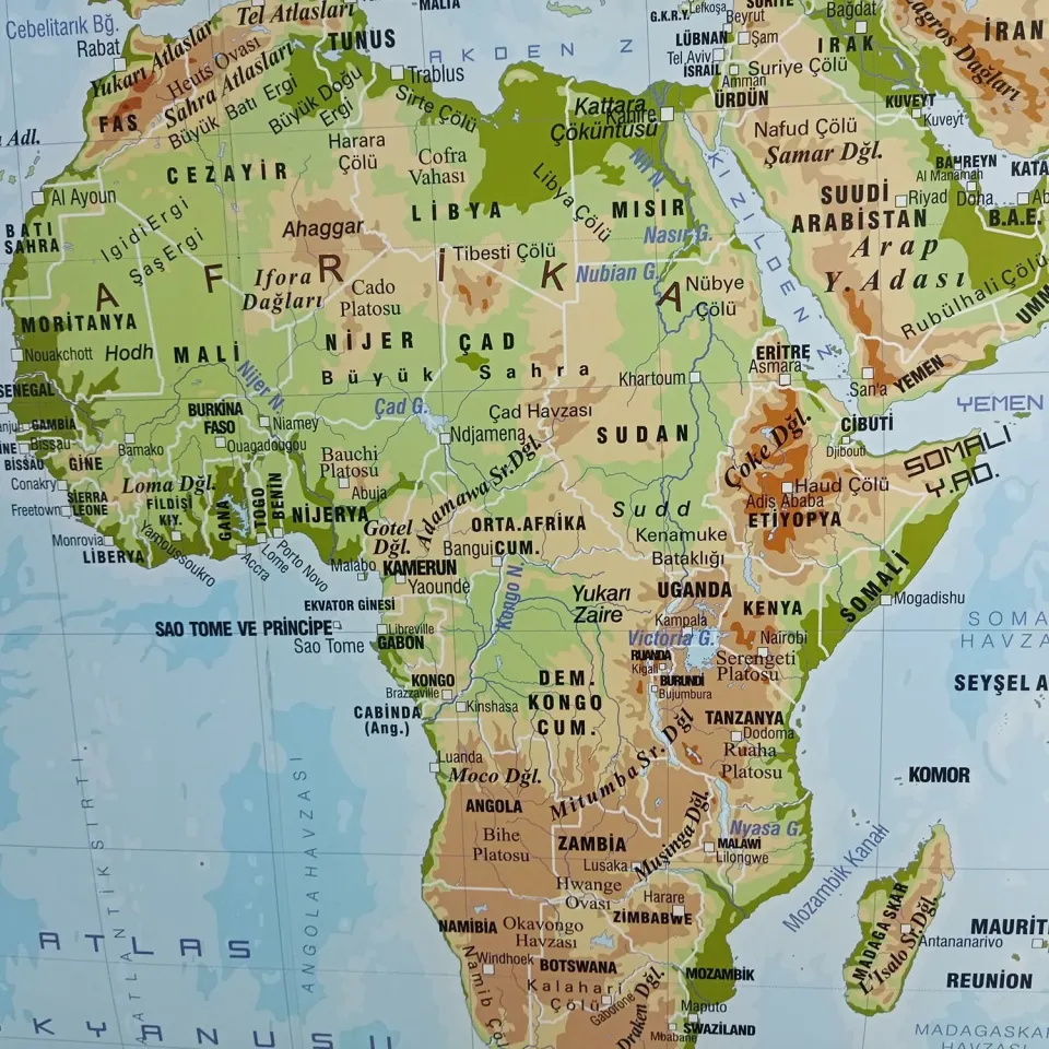 Dünya Fiziki Haritası  (78X135 CM)